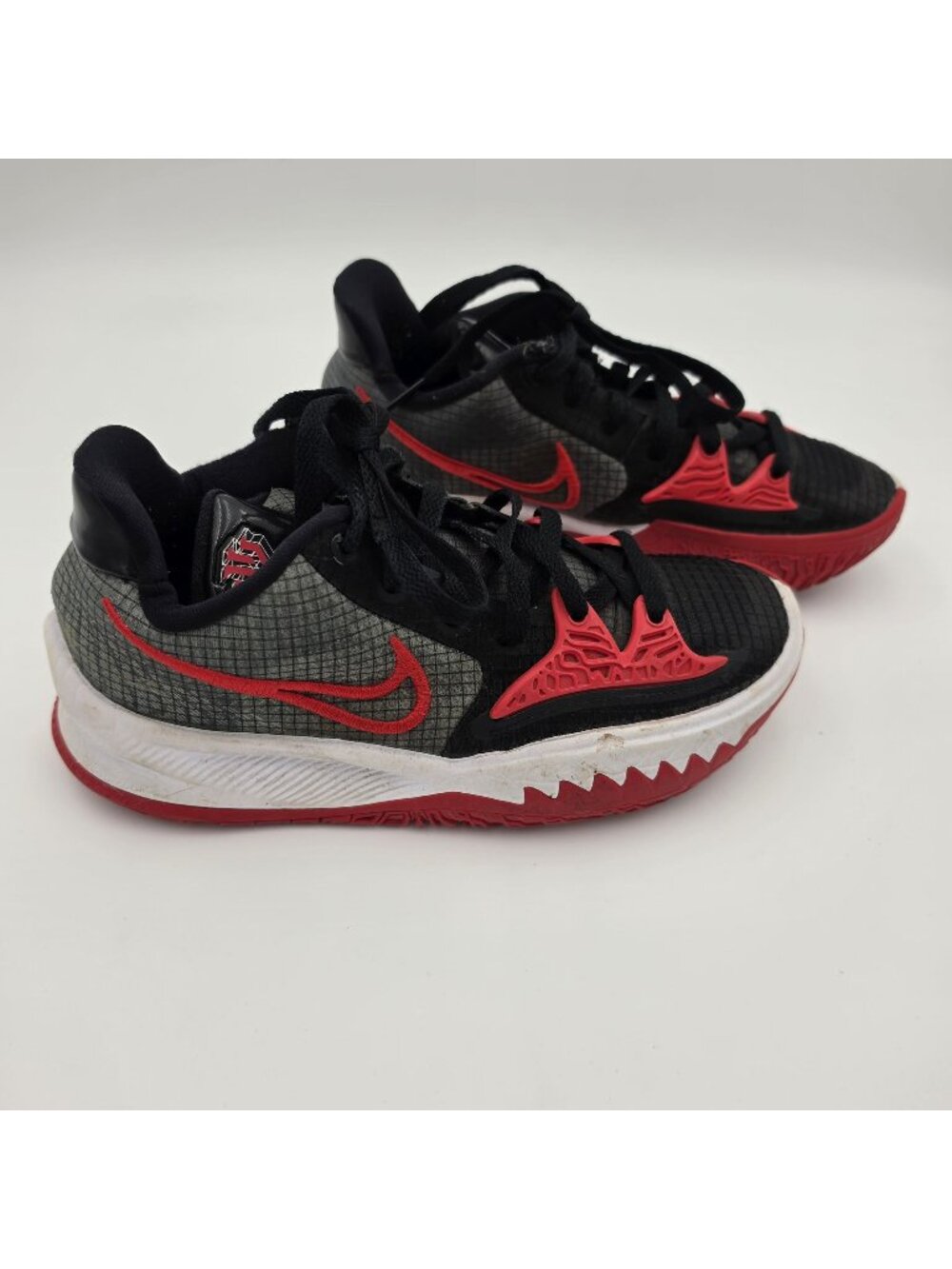 Nike Kyrie Flytrap 4 Youth Basketball Sneakers 5.5 Black/Red Mesh Lightweight